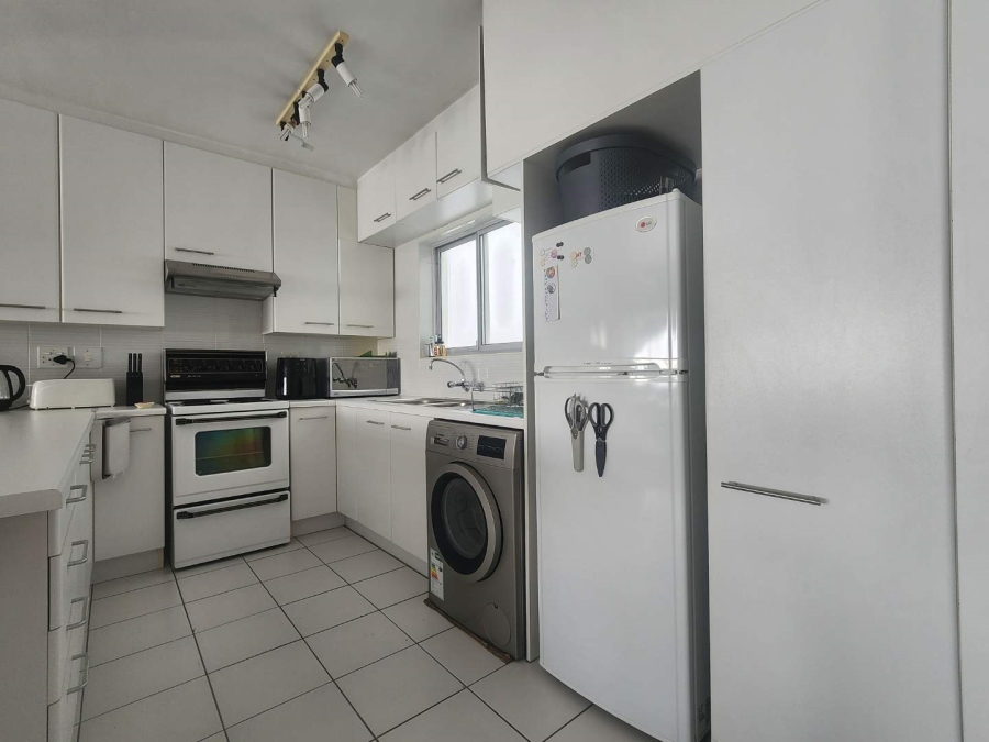 To Let 1 Bedroom Property for Rent in Sea Point Western Cape